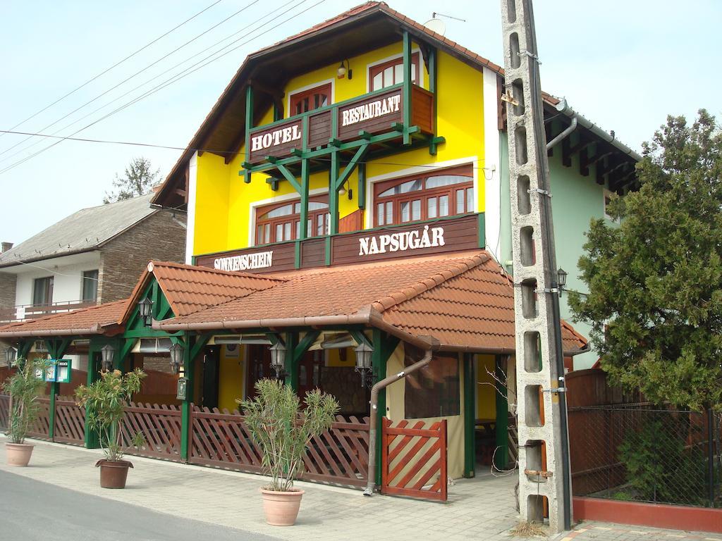 Hotel Napsugar Balatonmariafurdo Exterior photo