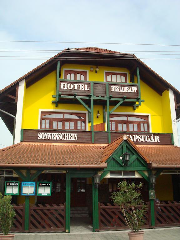 Hotel Napsugar Balatonmariafurdo Exterior photo